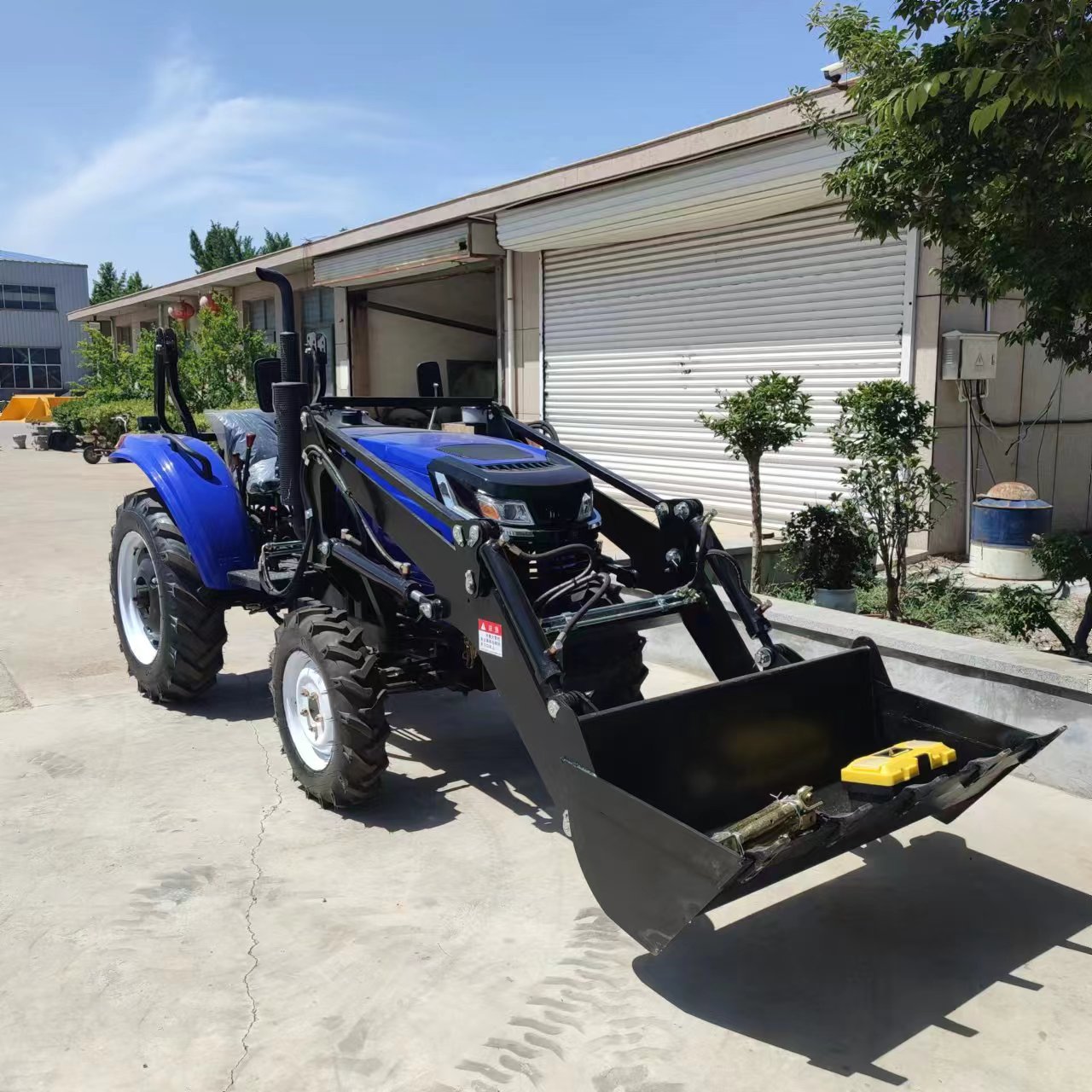 Tractor Backhoe - Mini tractor con cargador frontal 4x4