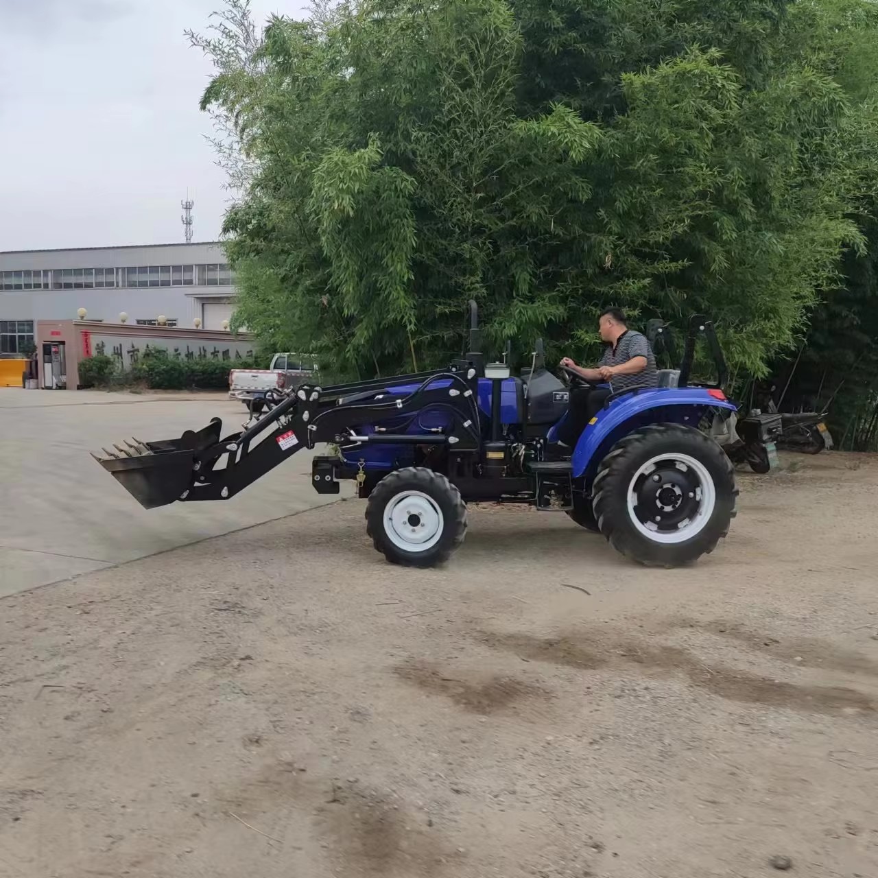 Mini tractor con cargador fron - Tractor Backhoe reseña y precio